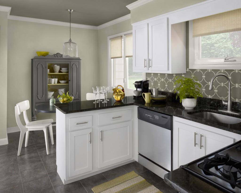 Classic black and white kitchen set