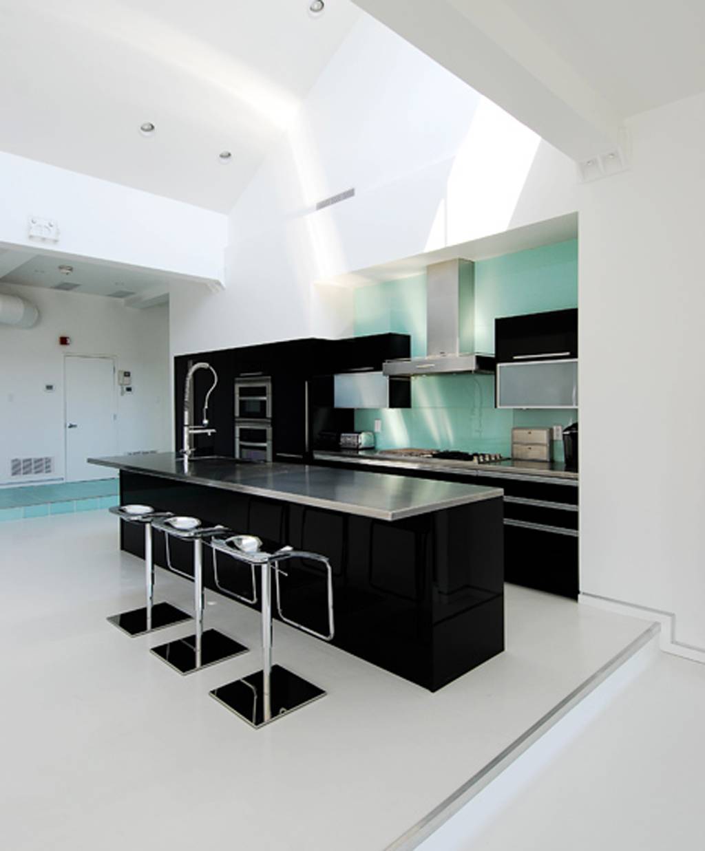 Contemporary black and white kitchen set