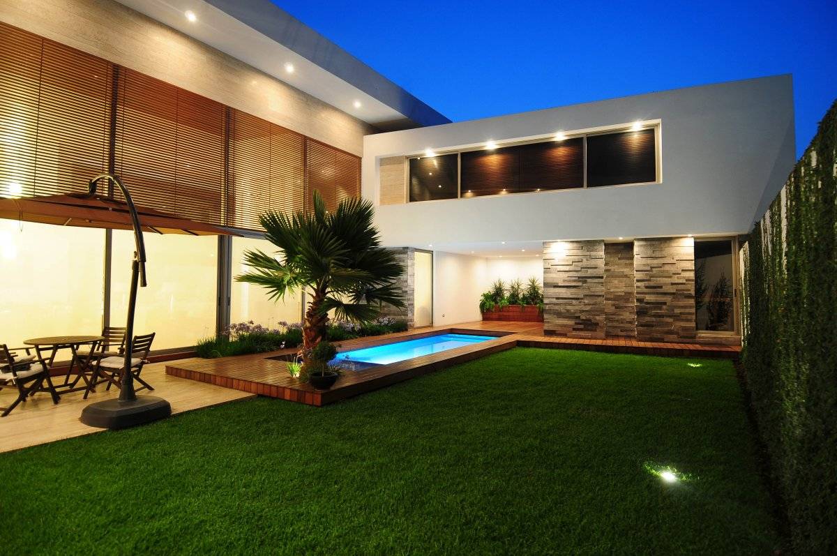 New modern home backyard design