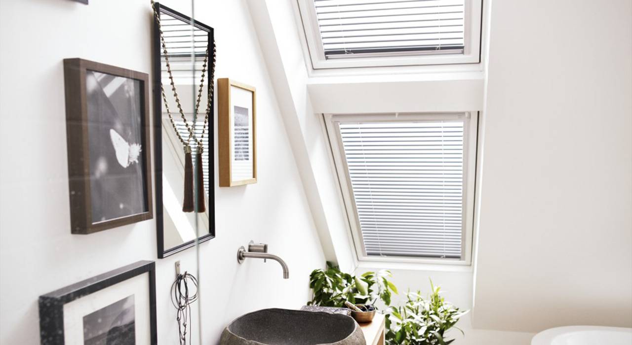 batroom roof windows with venetian blinds