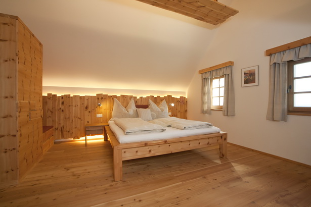 Bedrooms design in pine wood (13)
