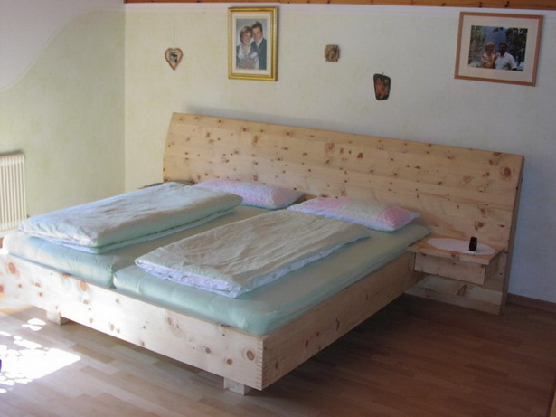 Bedrooms design in pine wood (16)