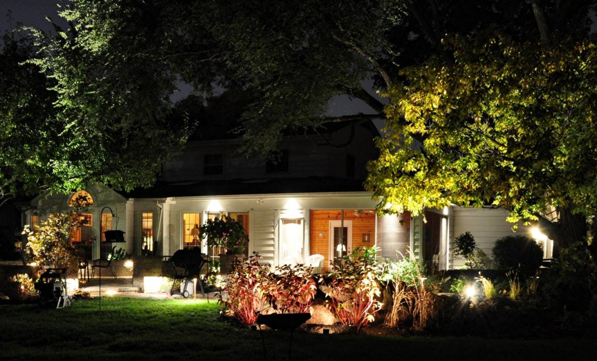 garden lighting and decoration