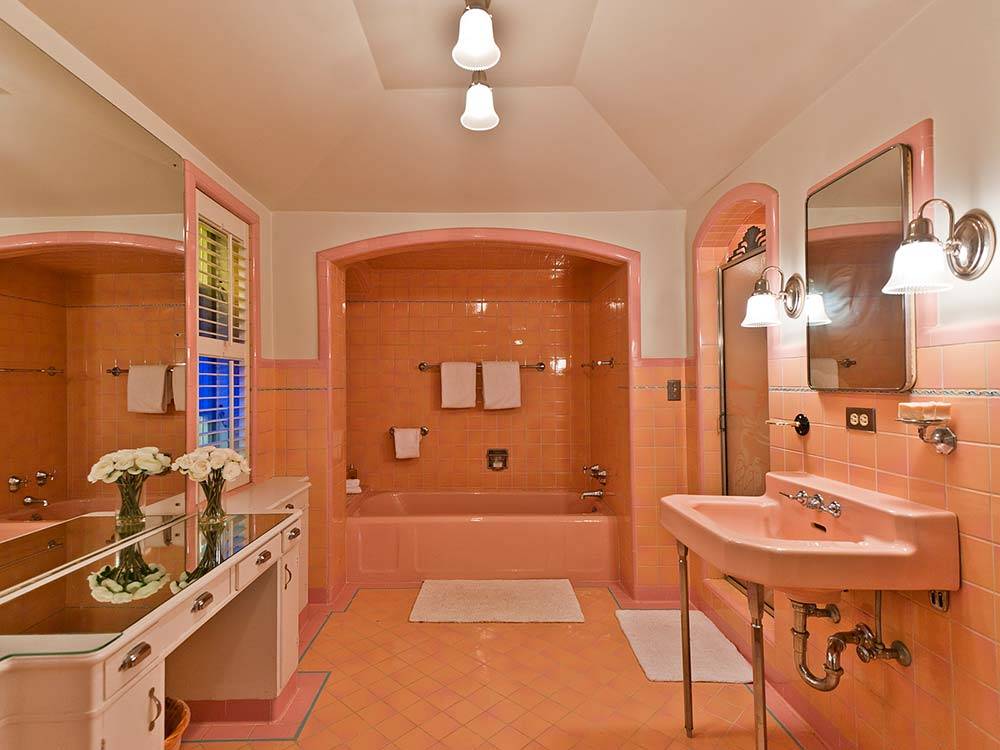 1940s pink ceramic tile bathroom