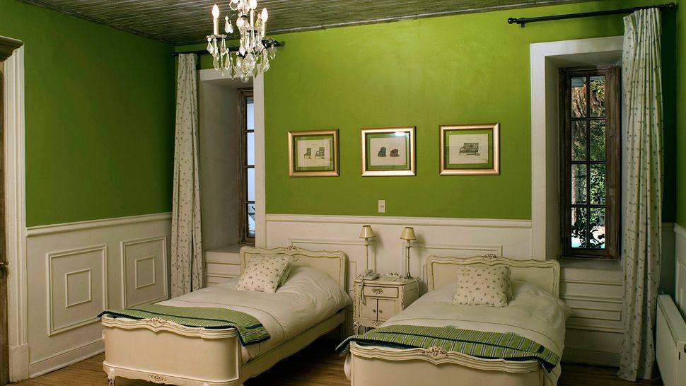 Paint the room in green
