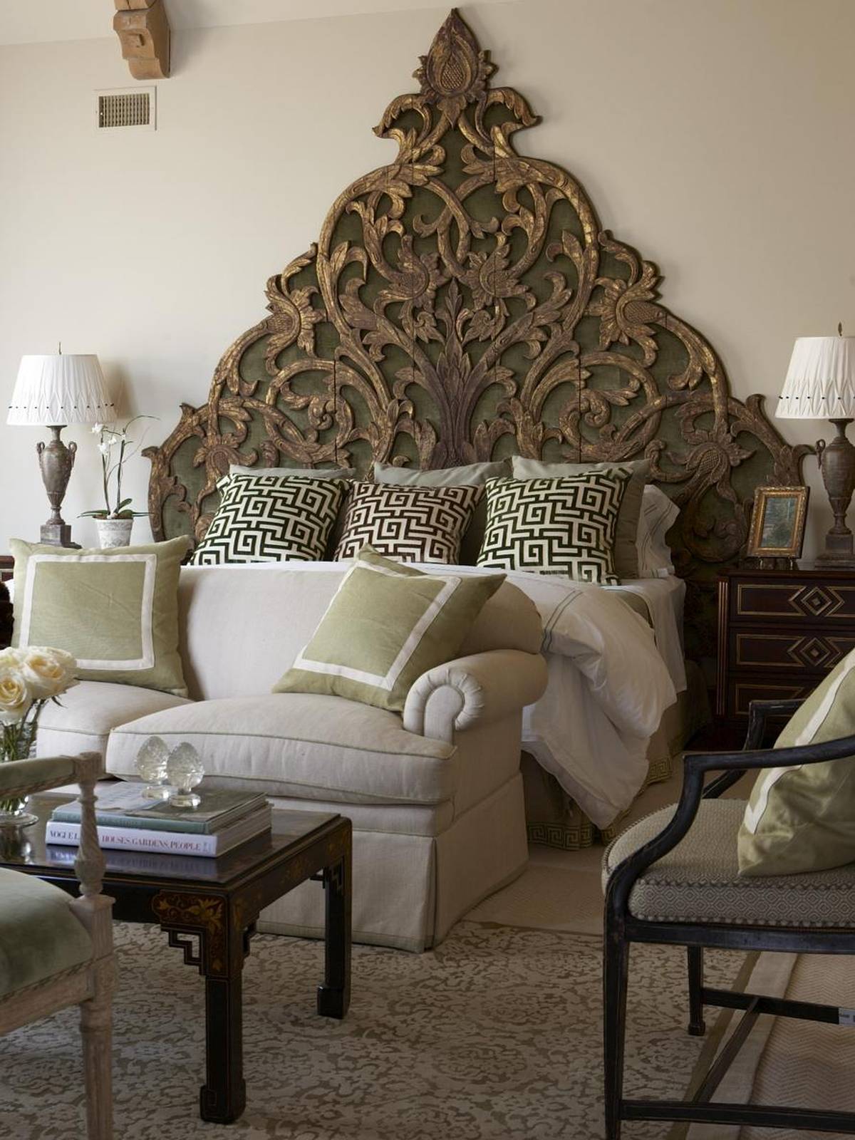 12 Unique Bedrooms With Carved Headboards