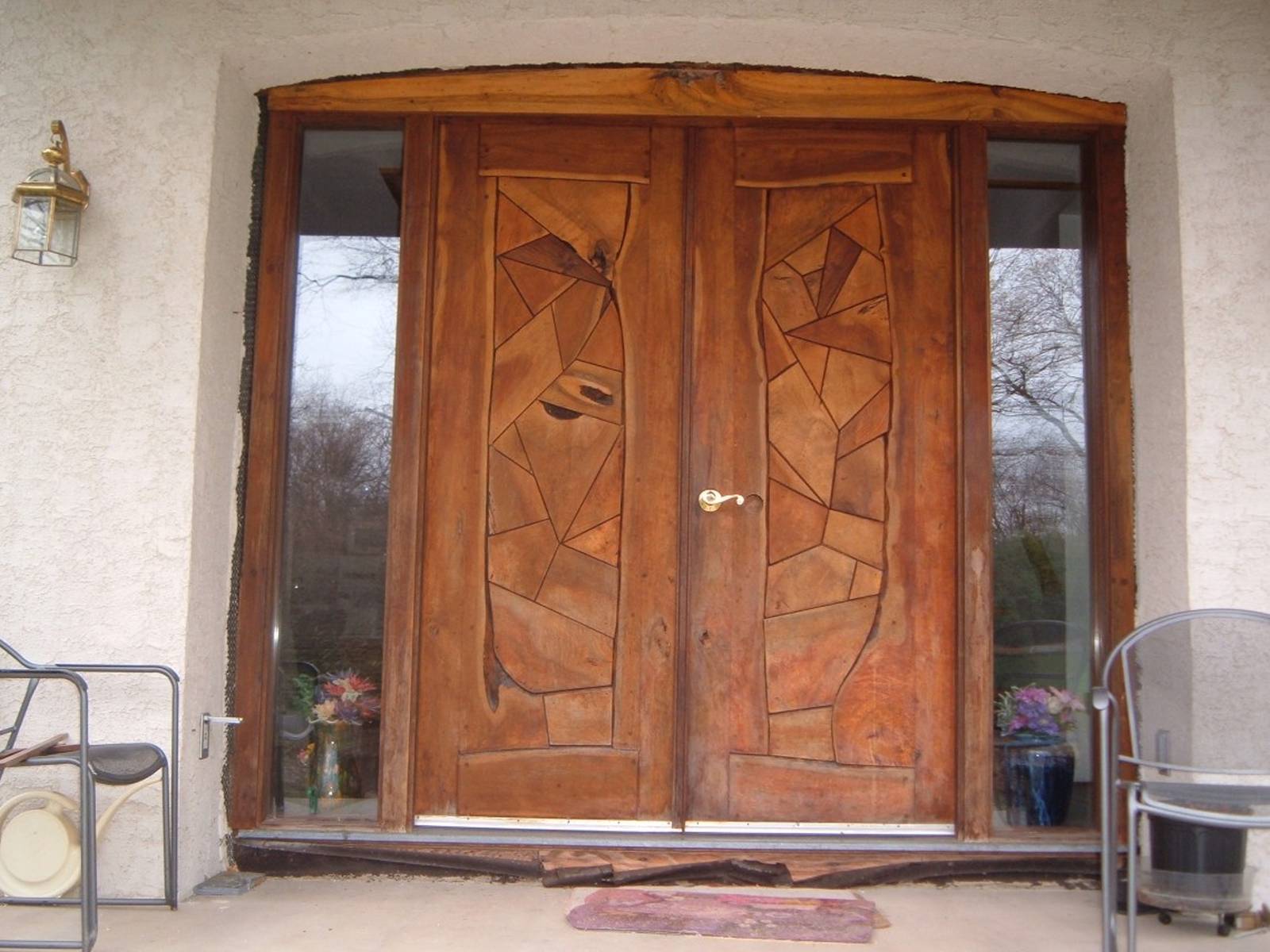 How To Use Double Front Doors For Make The Entrance Impressionable
