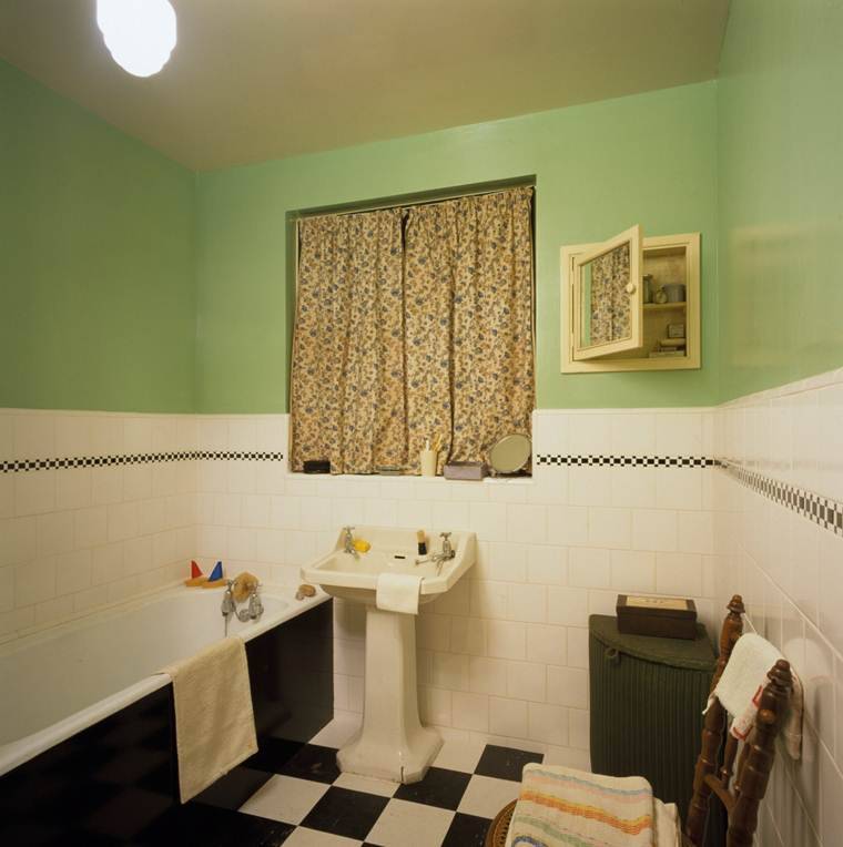 lighting for 1940s bathroom