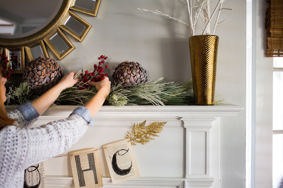 mantel decoration with pinecones_2