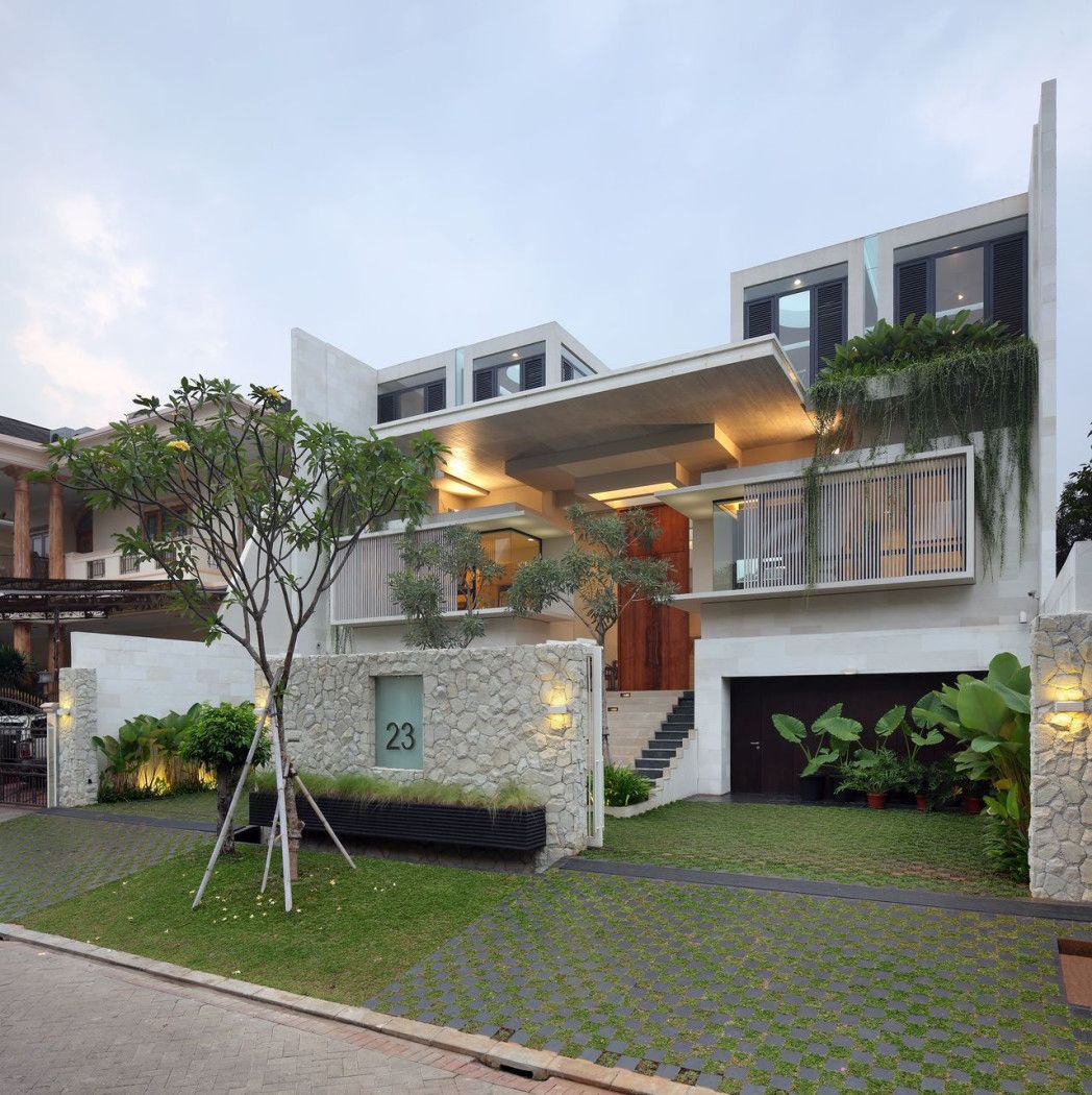 minimalist house front yard