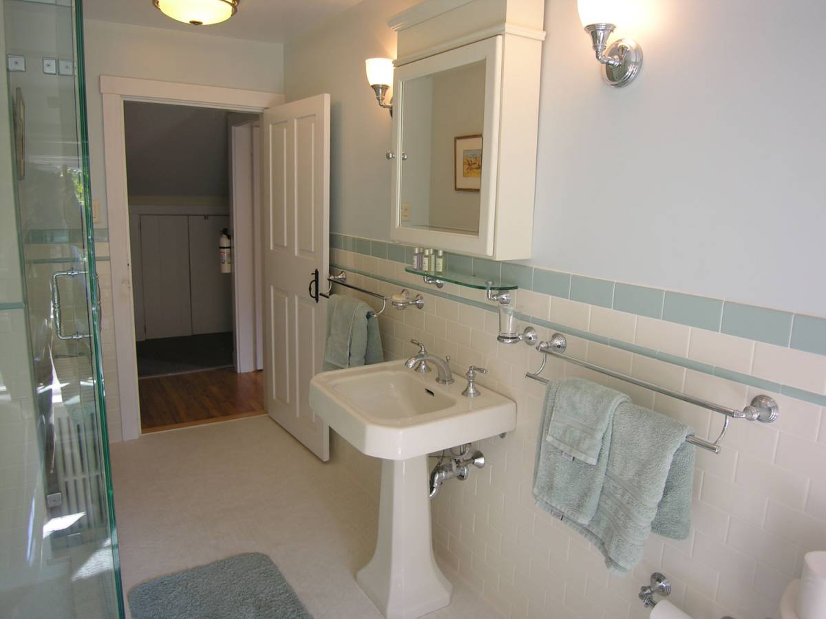 1940's style bathroom sink