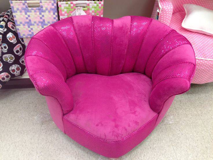 Unique Sofa Design With Heart Shaped Layout