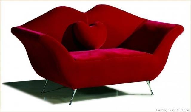 Unique Sofa Design With Heart Shaped Layout