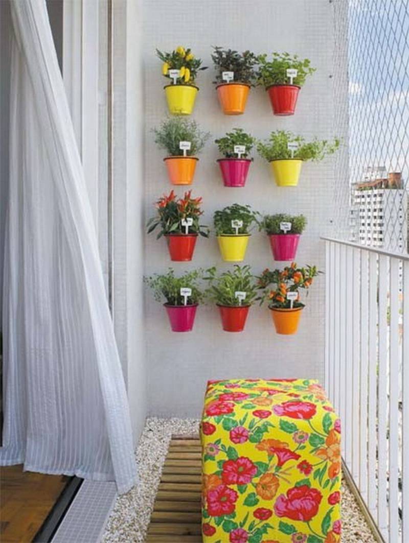 07-balcony-gardens-tiny-space-big-color-homebnc