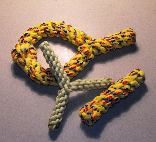 DIY Paracord Dogs Chewers and Toys. 