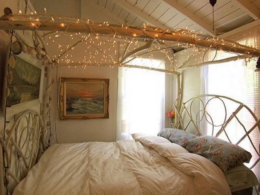 Rustic bedroom decorating idea