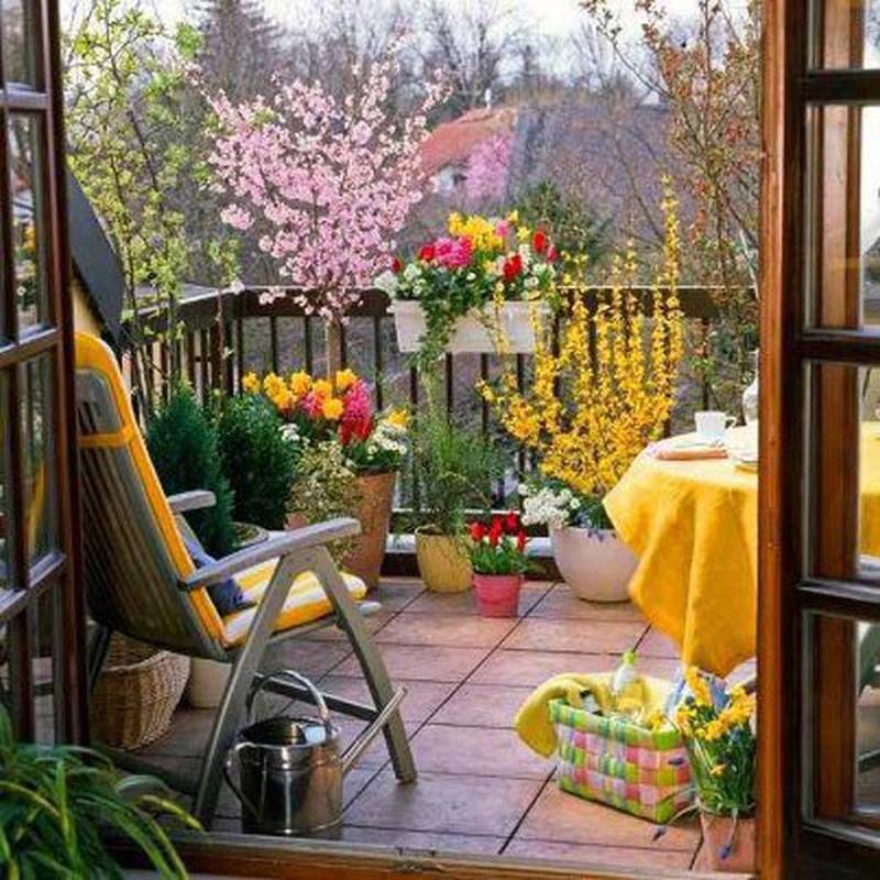 small-balcony-garden-ideas-11