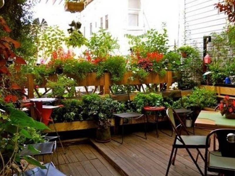 balcony-garden-design-ideas-garden-terrace-ideal-small-space-solution-couryard-water-feature-bamboo-grass-outdoor-patio-dining-room-rooftop-one-coffee-table-oval-dining-table