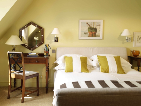 Bedroom wall color select and design a modern ambience - Interior