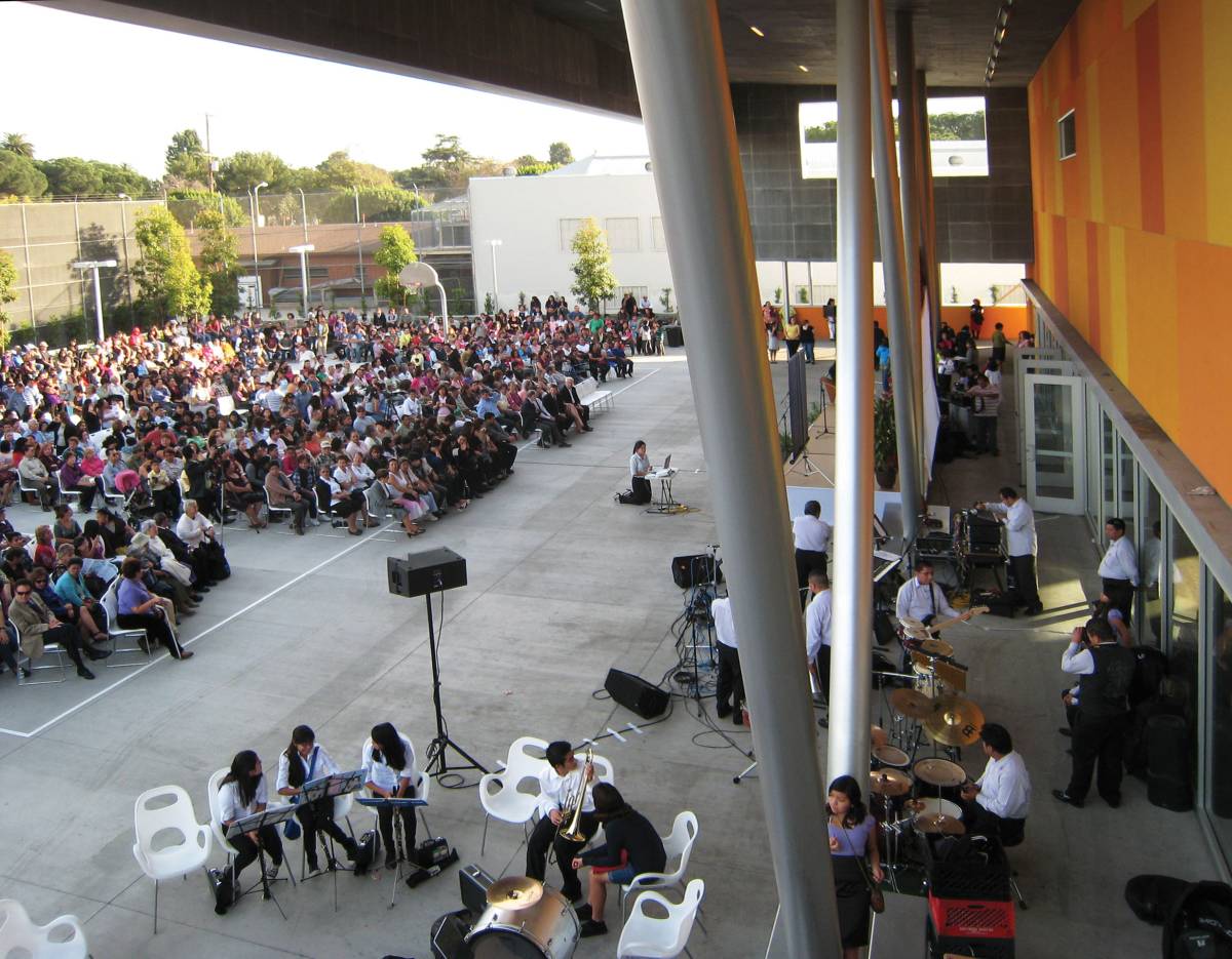 Unique Urban School In Los Angeles - St Thomas The Apostle School