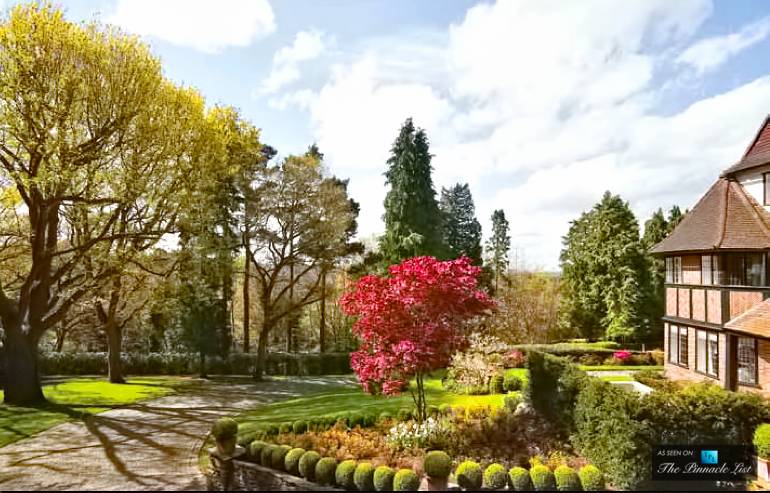 23-john-lennon-former-kenwood-home-wood-lane-st-georges-hill-weybridge-surrey-uk