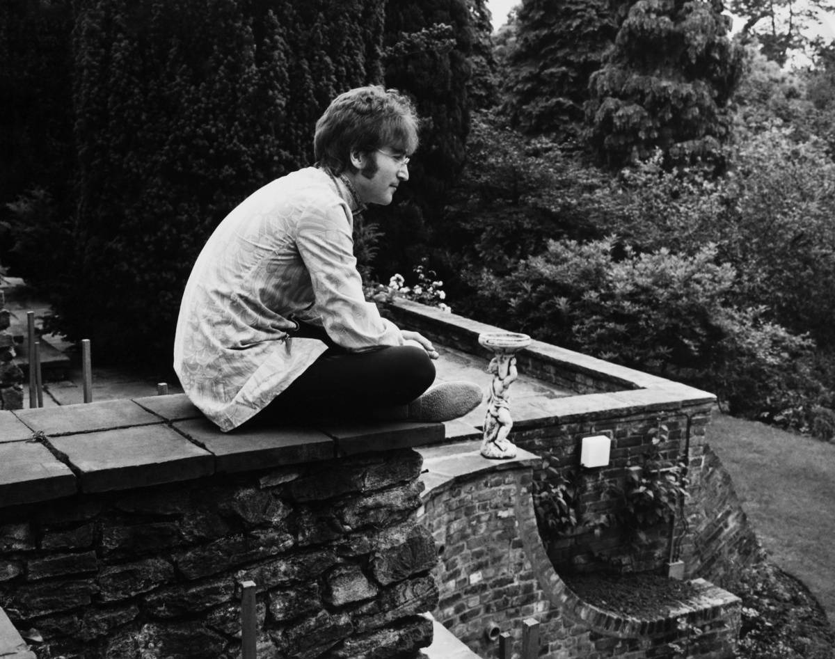 33-historical-photos-john-lennon-former-kenwood-home-wood-lane-st-georges-hill-weybridge-surrey-uk