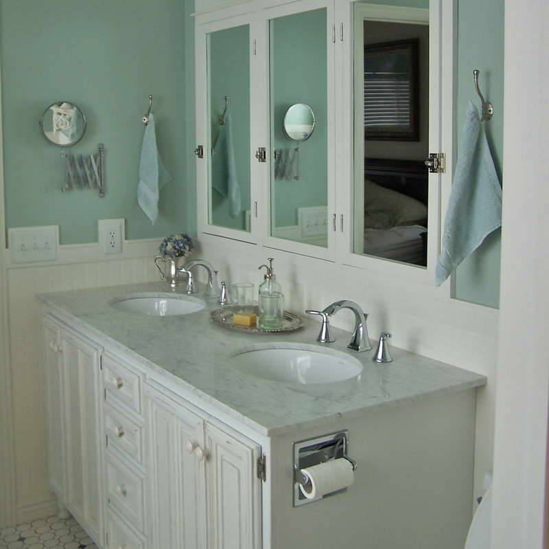 old-fashioned-bathroom-bead-board-2