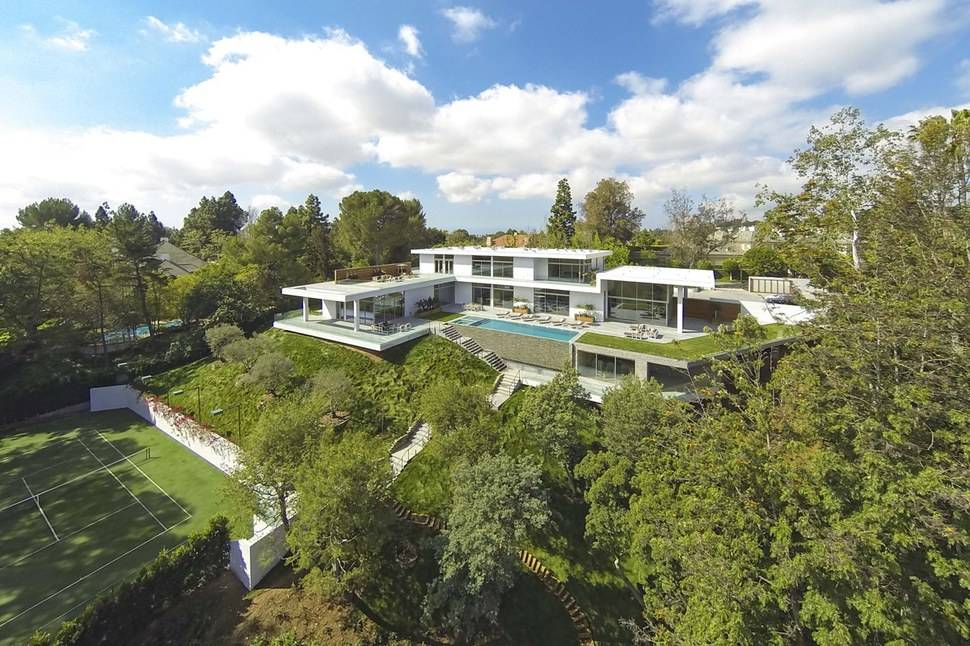 luxury-los-angeles-house-with-rooftop-decks-2-far-angle-thumb-970xauto-43951