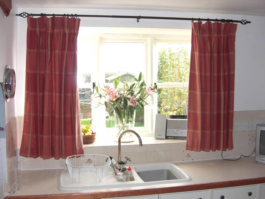 7 Inspirational Themes For Red Kitchen Curtains