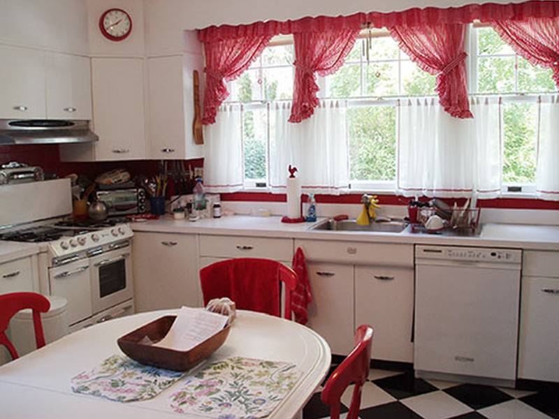 7 Inspirational Themes For Red Kitchen Curtains