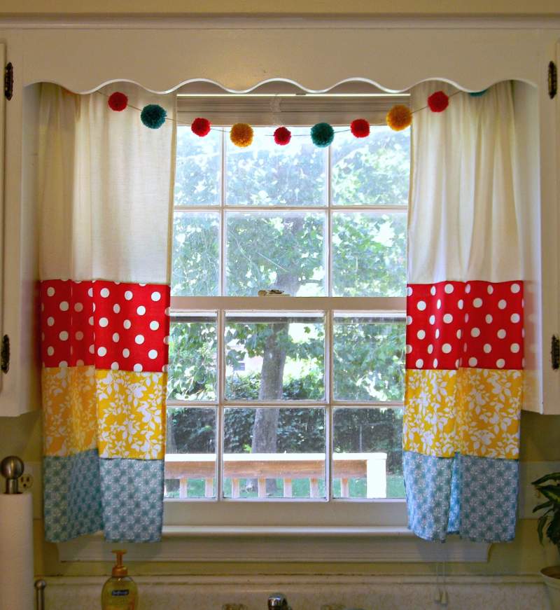 05 - colorful kitchen curtains ideas