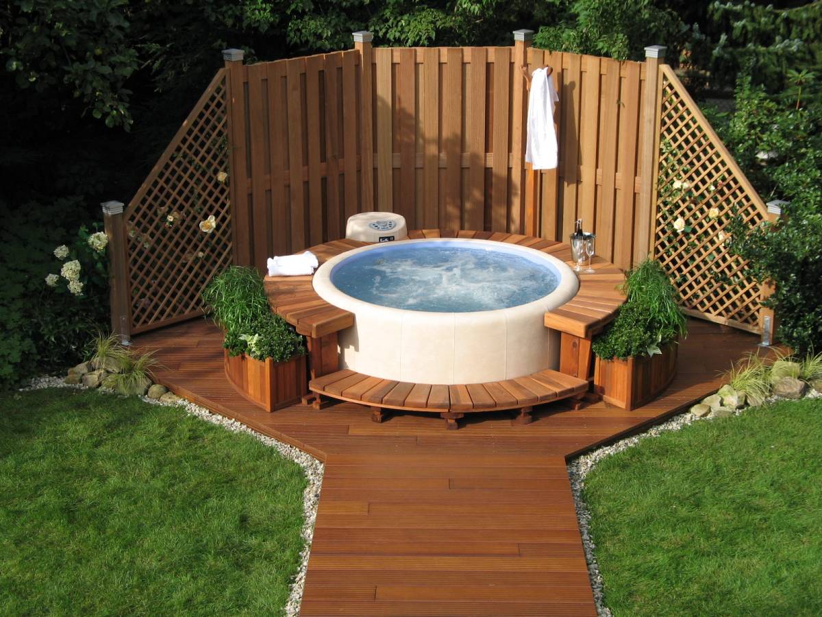 outdoor japanese soaking tub