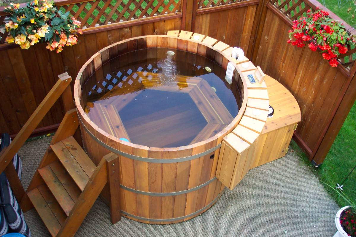 outdoor japanese soaking tub