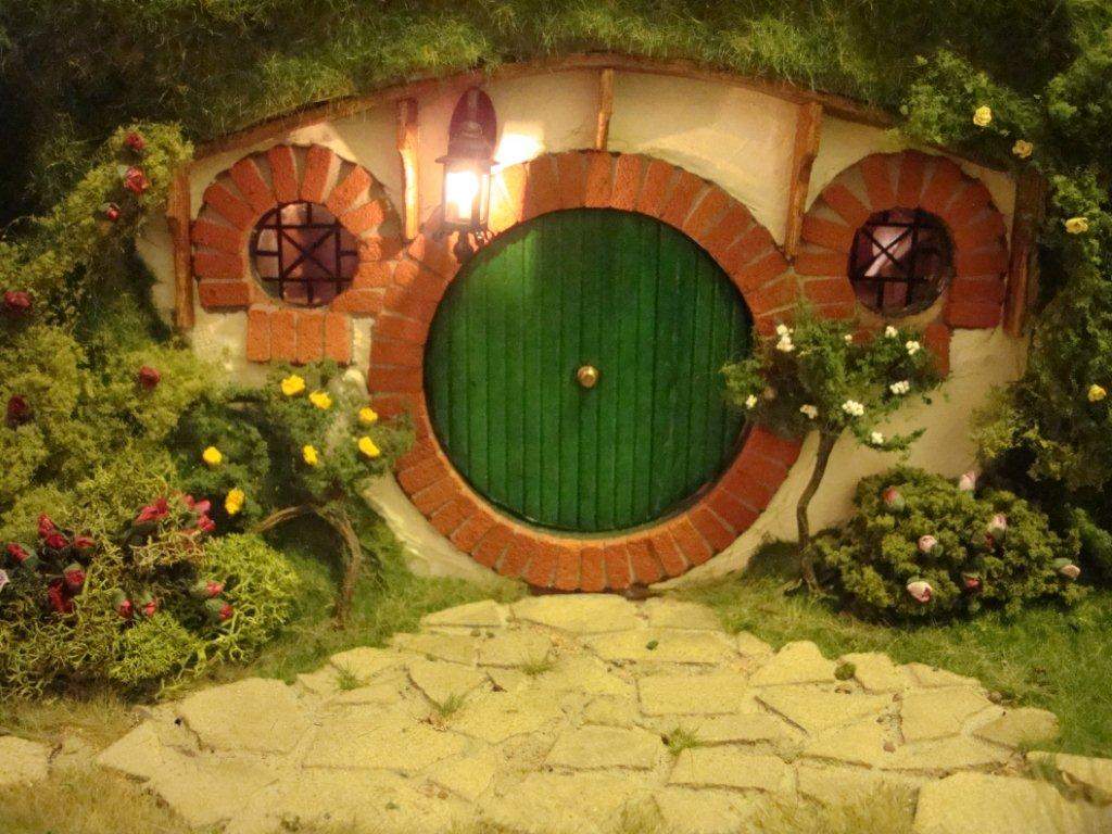11 - Hobbit house cake