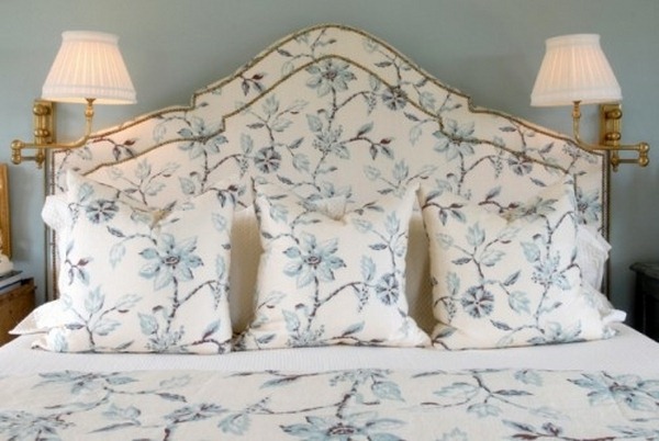 bed design with headboard blue white floral design ideas