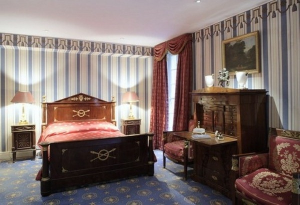 wall stripes pattern english british bedroom interior ideas