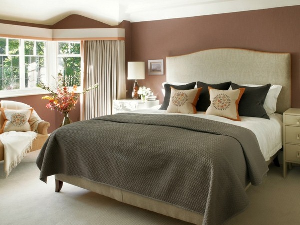 Upholstered bed brown tones as wall color
