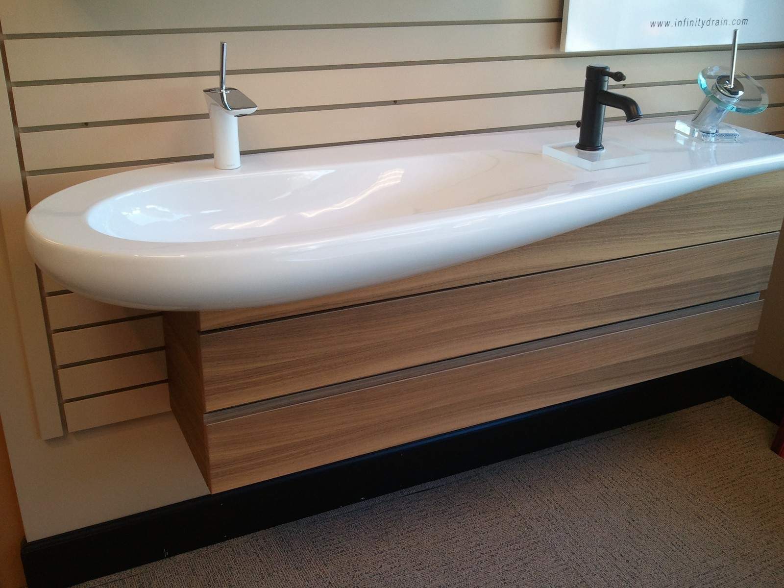 Floating Bathroom Vanity In Modern Design For Your Lovely House