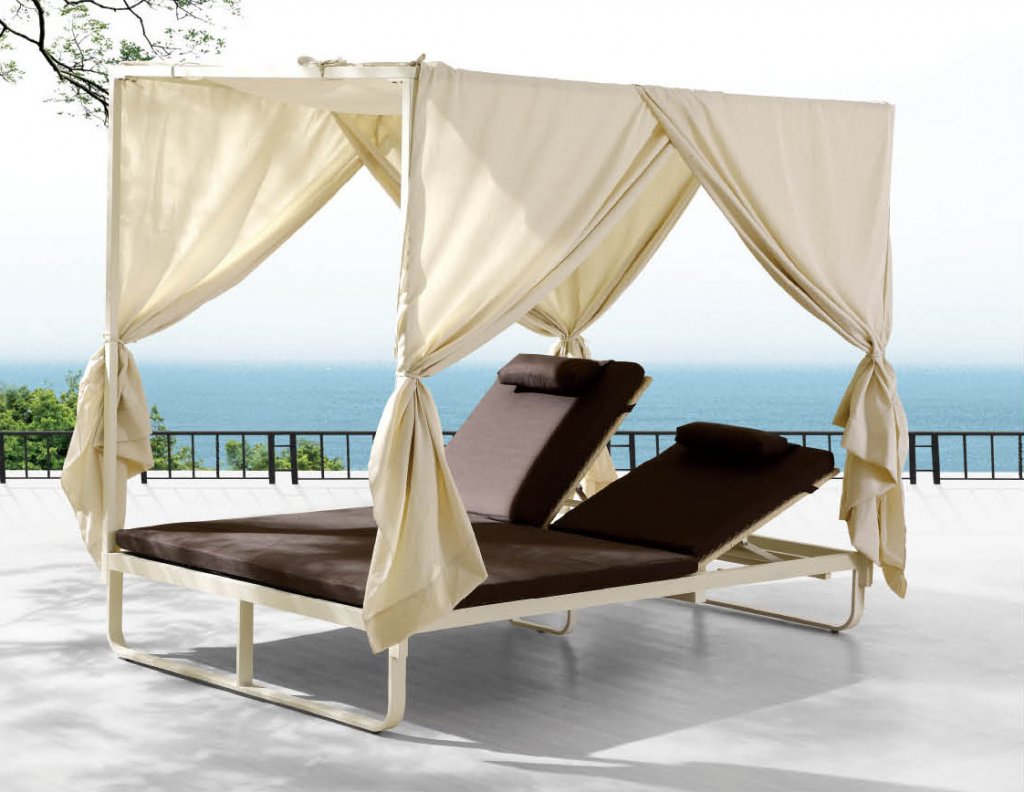 double lounge chair outdoor